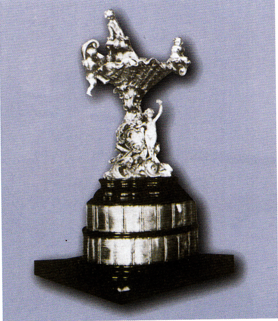 Veliki srebrni Pokal Kraljevine Italije koji su veslači Gusara donijeli u Split. Do 1932. ovaj pokal su osvajale samo četiri države koje su osnovale Međunarodni veslački savez FISA- u: Belgija, Francuska, Italija i Švicarska. 